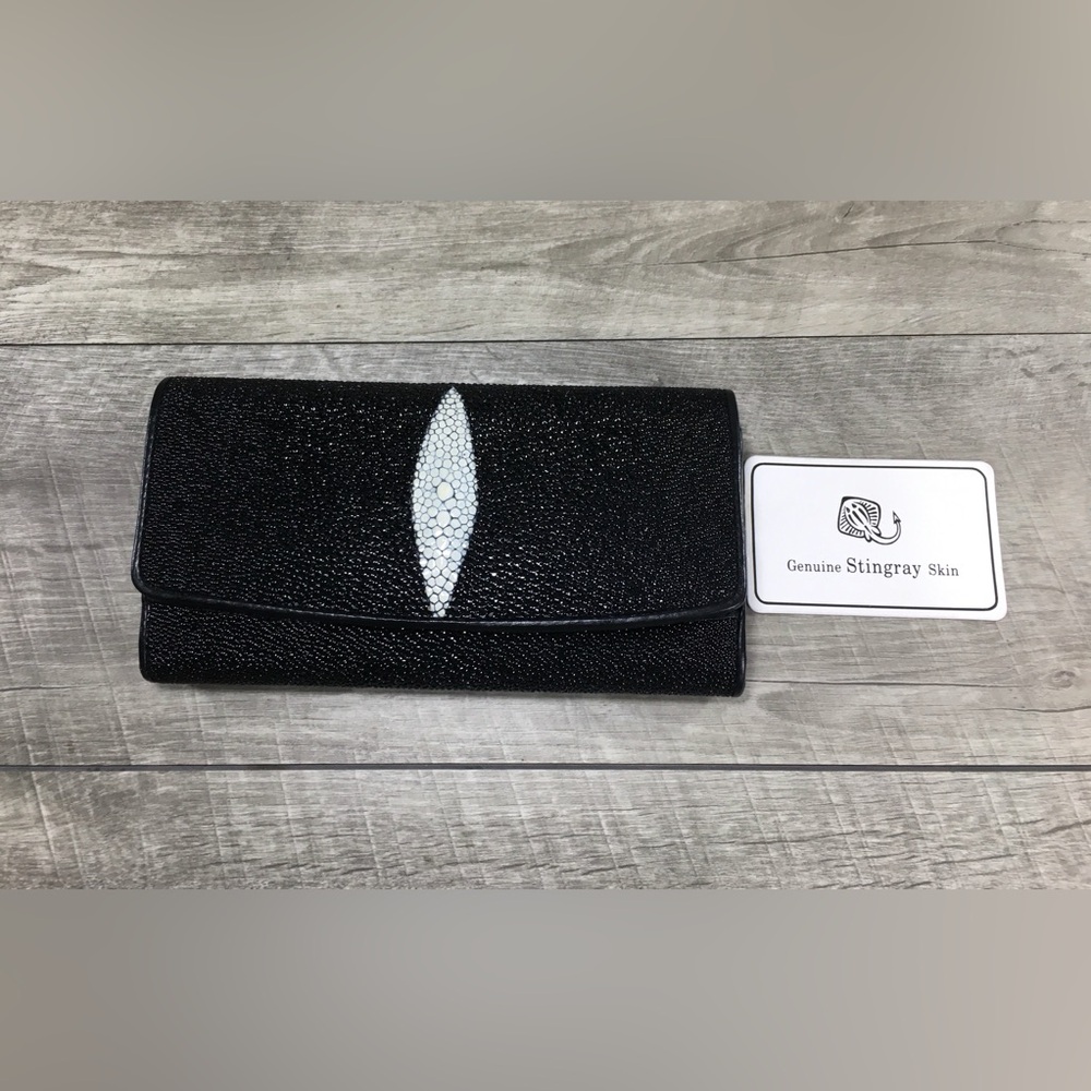 New Stingray Black Clutch with White Accent Wallet Trifold Snap Coins Organizer - Picture 8 of 9